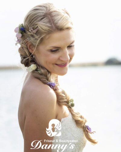 The Natural Bride, Brautfrisur Hochzeit Heiraten © Salon "𝓓𝓪𝓷𝓷𝔂'𝓼" in Wismar - Ihr Friseur und Beauty-Experte