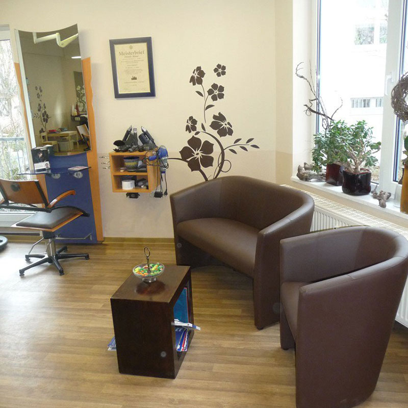 Wartebereich Friseursalon - Salon "𝓓𝓪𝓷𝓷𝔂'𝓼" in Wismar - Ihr Friseur und Beauty-Experte