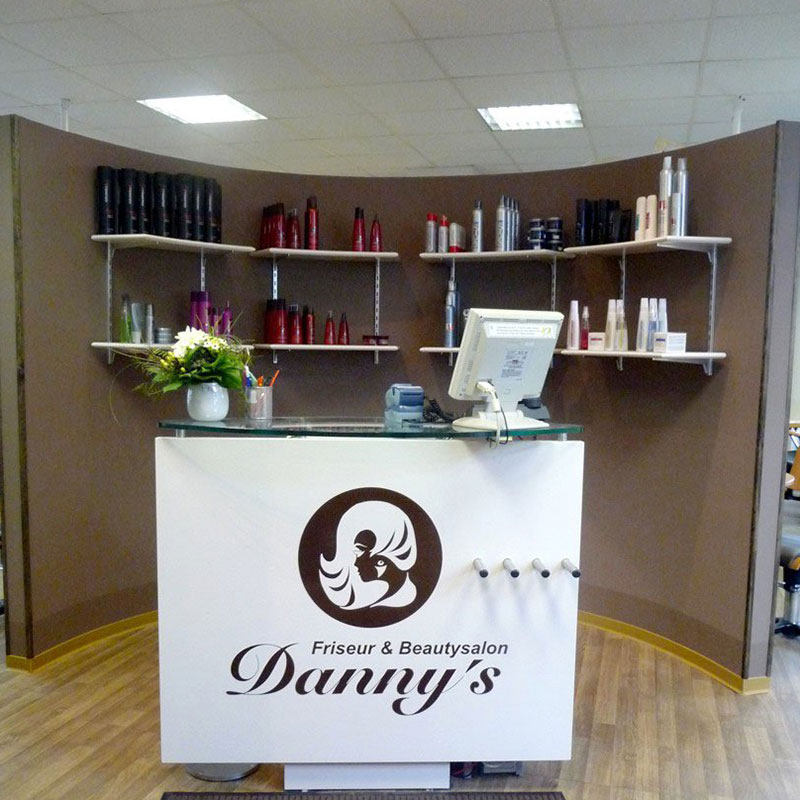Rezeption - Salon "𝓓𝓪𝓷𝓷𝔂'𝓼" in Wismar - Ihr Friseur und Beauty-Experte
